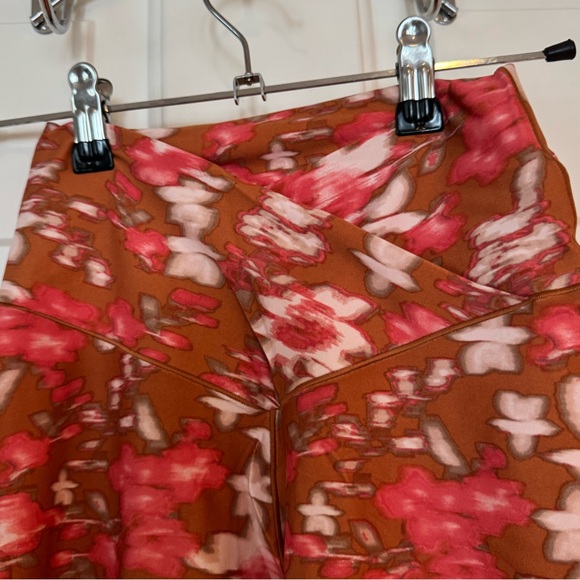 aerie OFFLINE real me 7/8 Hi-Rise Legging, Medium Short - Picture 4 of 4